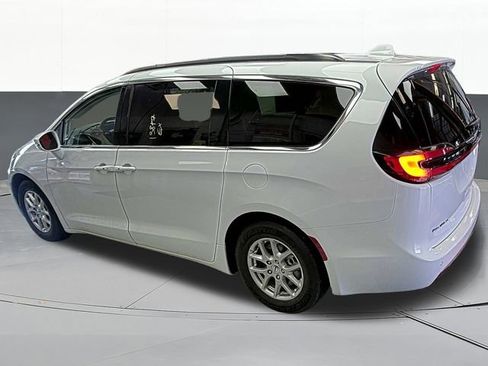 Used 2022 Chrysler Pacifica Touring-L FWD image 4