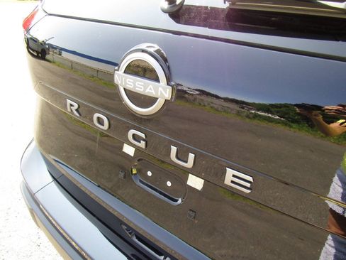 Used 2026 Nissan Rogue SV AWD/4WD image 32