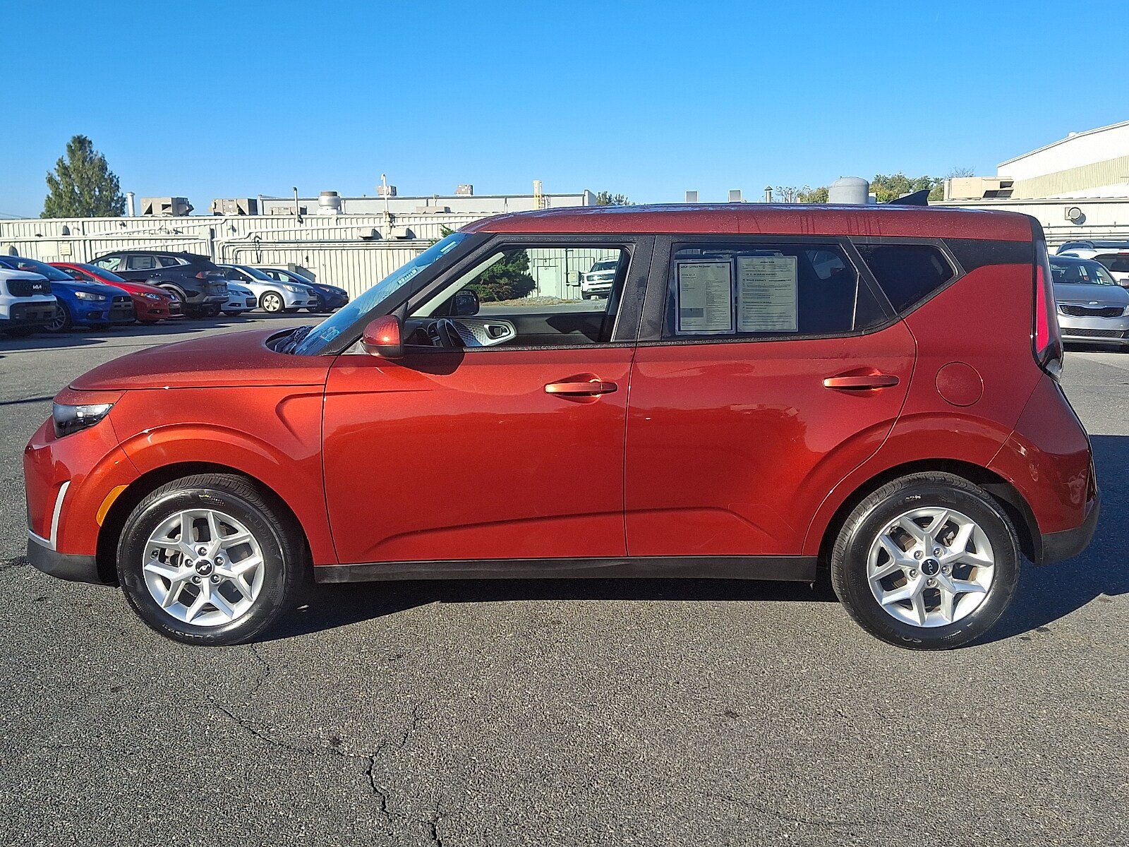 Used 2023 Kia Soul LX w/ LX Technology Package FWD image 7