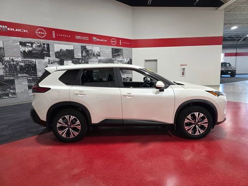 Used 2023 Nissan Rogue SV AWD/4WD image 2