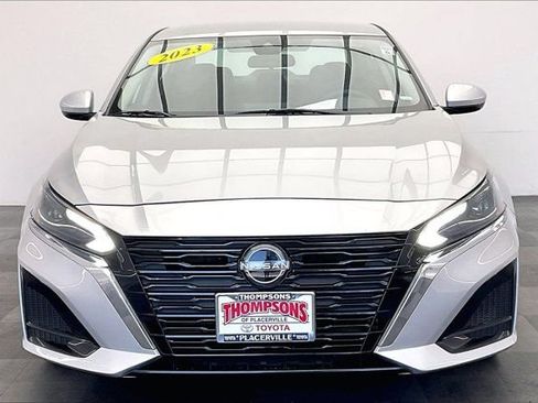 Used 2023 Nissan Altima 2.5 SV FWD image 2