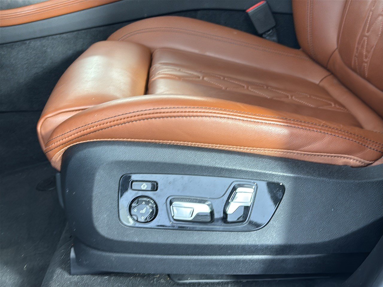 Used 2022 BMW X7 M50i AWD/4WD image 16