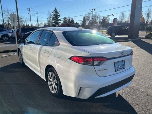 Used 2022 Toyota Corolla LE image 5