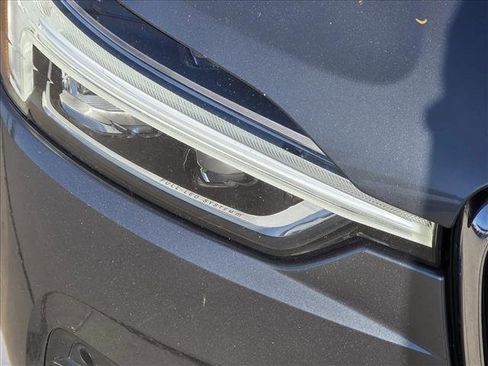 Used 2018 Volvo XC60 T6 Momentum w/ Convenience Package image 8
