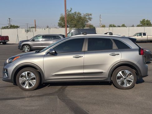 Used 2022 Kia Niro EX w/ Cold Weather Package FWD image 4