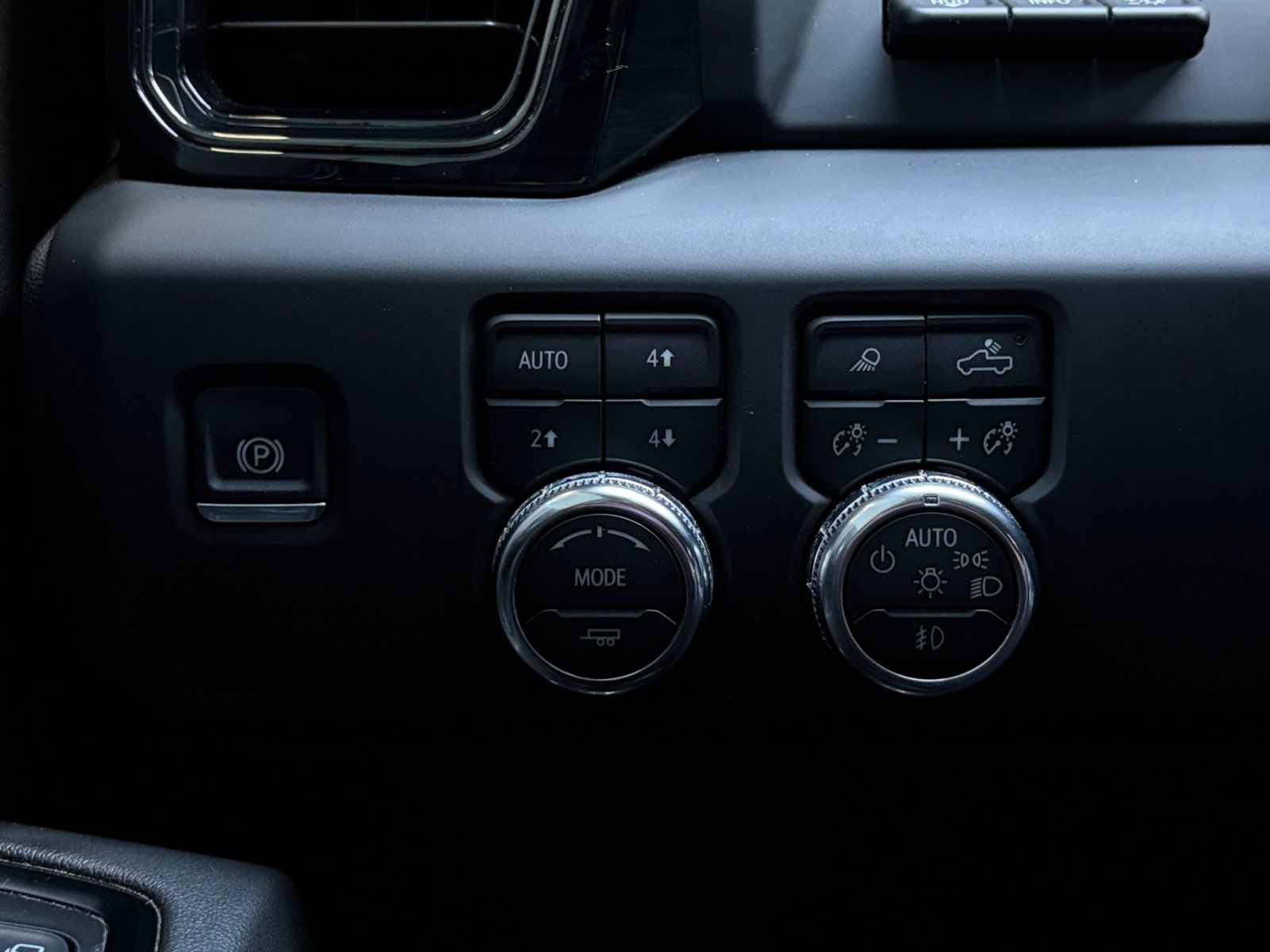 Used 2024 GMC Sierra 2500 AT4 w/ AT4 Premium Plus Package AWD/4WD image 29