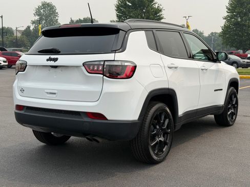 Used 2022 Jeep Compass Latitude w/ Sun and Sound Group AWD/4WD image 8