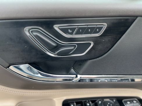 Used 2020 Lincoln Corsair Reserve w/ Equipment Group 201A image 20