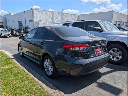 Used 2024 Toyota Corolla LE w/ LE Convenience Package FWD image 5