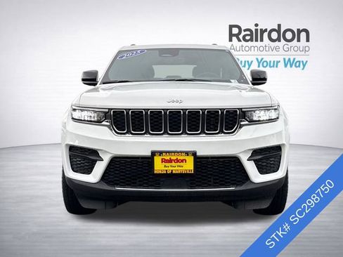 Used 2025 Jeep Grand Cherokee Laredo image 2