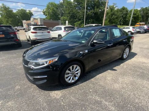 Used 2017 Kia Optima LX w/ Option Group 014 FWD image 4