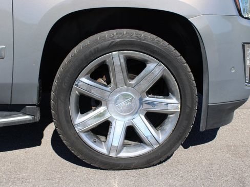 Used 2018 Cadillac Escalade Premium Luxury image 40