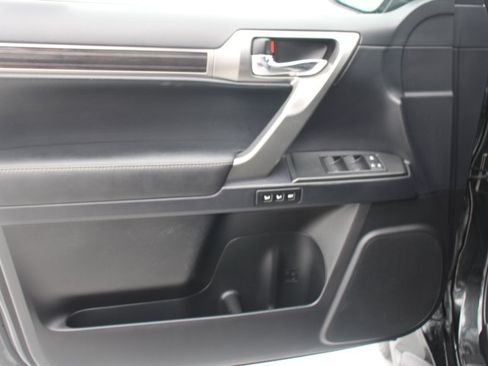 Used 2022 Lexus GX 460 Premium w/ Accessory Package AWD/4WD image 11