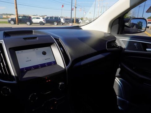 Used 2020 Ford Edge SE image 19