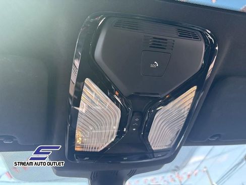 Used 2022 BMW 530i xDrive 530i xDrive w/ M Sport Package image 31