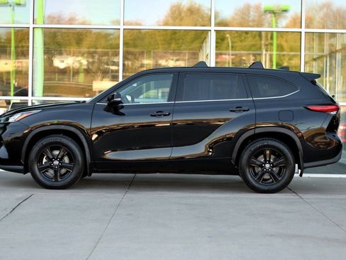 Used 2020 Toyota Highlander LE AWD/4WD image 4