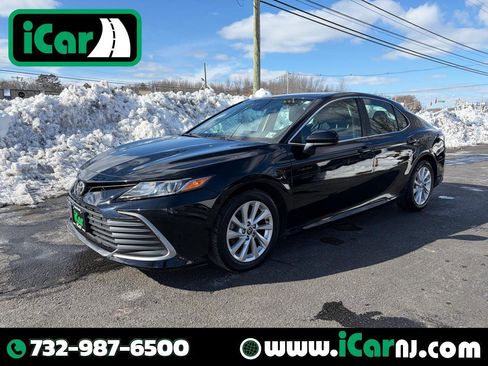 Used 2021 Toyota Camry LE image 1