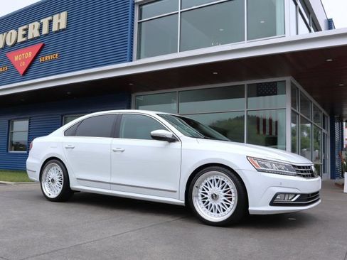 Used 2017 Volkswagen Passat 1.8T SE FWD image 1