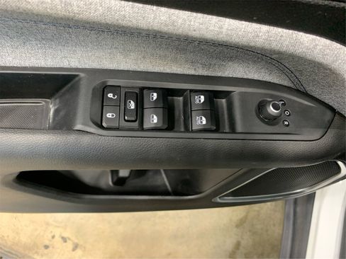 Used 2024 Jeep Compass Sport image 29