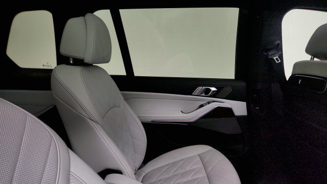 Used 2024 BMW X7 xDrive40i w/ Premium Package AWD/4WD image 39