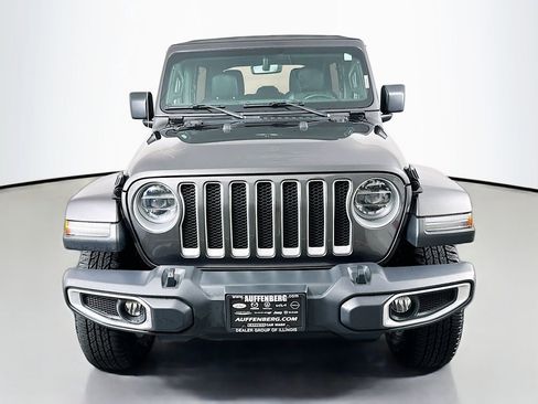 Used 2018 Jeep Wrangler Unlimited Sahara AWD/4WD image 2