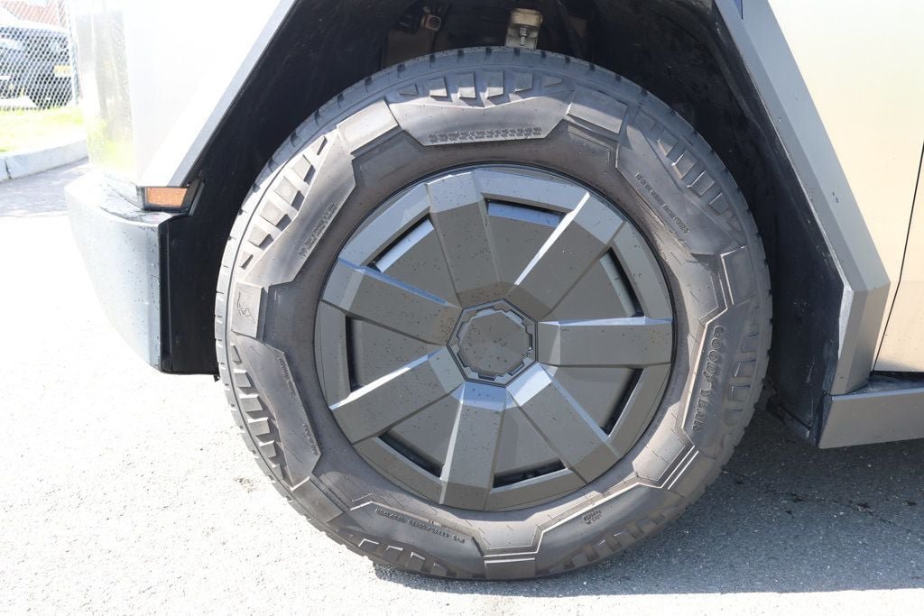 Used 2024 Tesla Cybertruck Cyberbeast AWD/4WD image 9