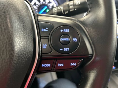 Used 2022 Toyota Venza XLE image 24