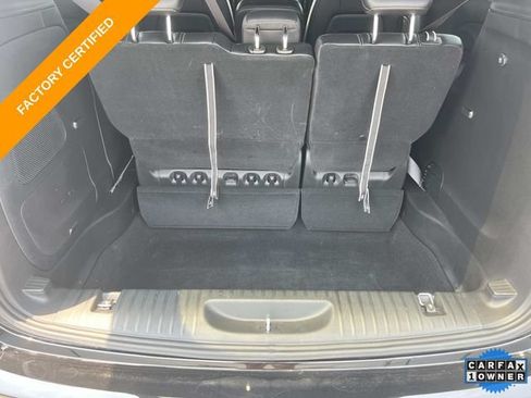 Used 2025 Chrysler Pacifica Select w/ Uconnect Theater Family Group FWD image 12
