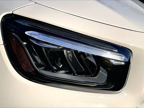 Used 2025 Mercedes-Benz GLB 250 4MATIC image 31