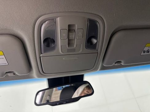 Used 2022 Kia Niro EX Premium image 24