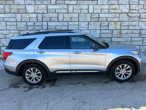 Used 2023 Ford Explorer XLT w/ Equipment Group 202A image 6