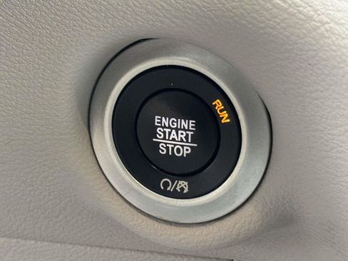 Used 2017 Chrysler Pacifica Touring image 22