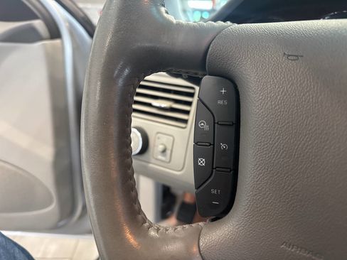 Used 2010 Buick Lucerne CXL image 30