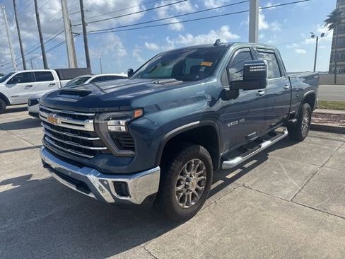 Used 2024 Chevrolet Silverado 2500 LTZ w/ LTZ Convenience Package AWD/4WD image 3