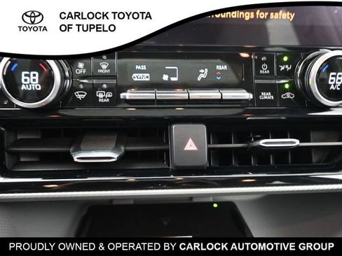 Used 2023 Toyota Highlander Platinum image 12