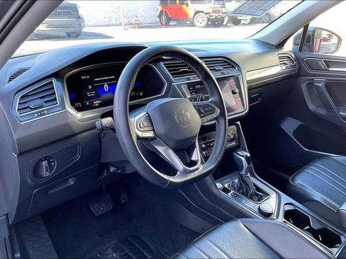 Used 2022 Volkswagen Tiguan SE w/ Panoramic Sunroof Package AWD/4WD image 14