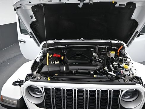 Used 2025 Jeep Wrangler Unlimited Sahara w/ Safety Group AWD/4WD image 22