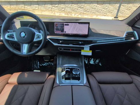 Used 2026 BMW X5 xDrive40i w/ M Sport Package AWD/4WD image 16