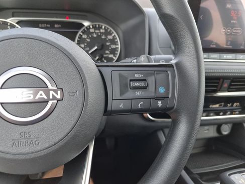 Used 2022 Nissan Rogue SV FWD image 19