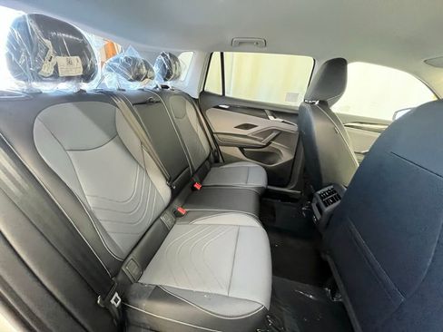 New 2026 Volkswagen Tiguan SE image 24