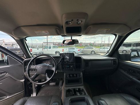 Used 2004 Chevrolet Silverado 2500 LT w/ Skid Plate Package AWD/4WD image 41