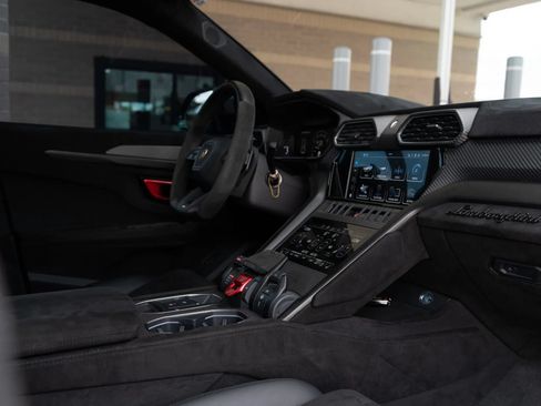 Used 2024 Lamborghini Urus Performante AWD/4WD image 27