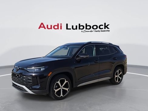 Used 2025 Volkswagen Tiguan SE FWD image 4