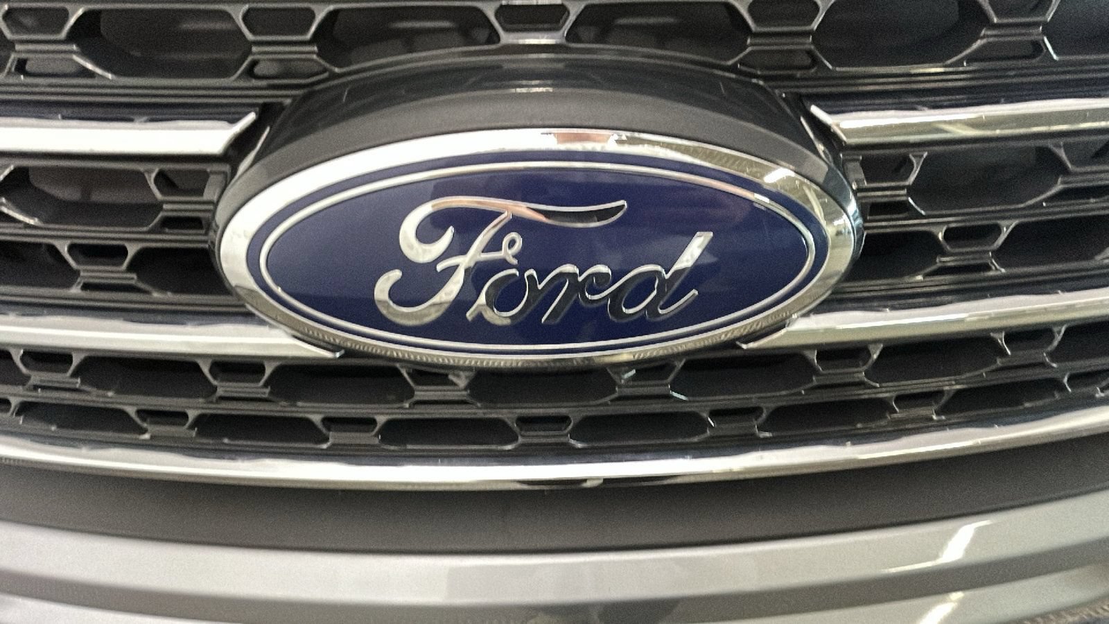 Used 2022 Ford Explorer XLT AWD/4WD image 9