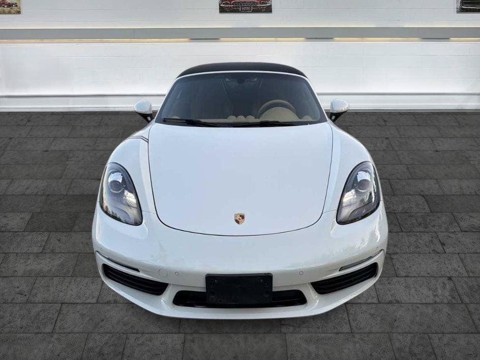Used 2017 Porsche 718 Boxster RWD image 2