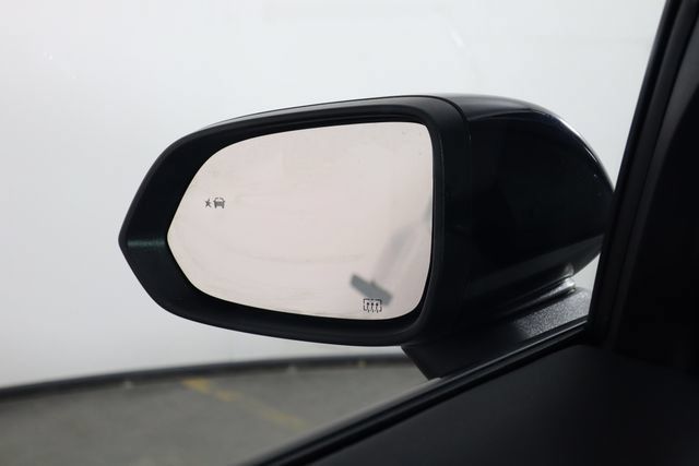 Used 2024 Chevrolet Equinox EV RS FWD image 40