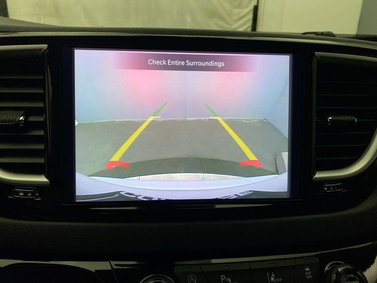 Used 2024 Chrysler Pacifica Touring-L FWD image 18