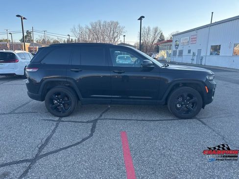 Used 2025 Jeep Grand Cherokee Limited w/ Luxury Tech Group II AWD/4WD image 8