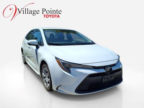 Used 2024 Toyota Corolla LE FWD image 4