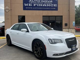 Used 2017 Chrysler 300 S w/ 300S Premium Group RWD video 1